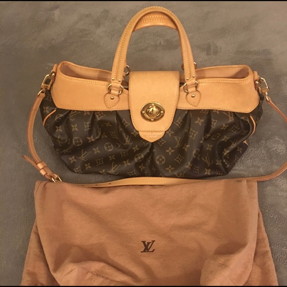 AUTHENTIC LUXURY ITEMS - Picture 6 of 8